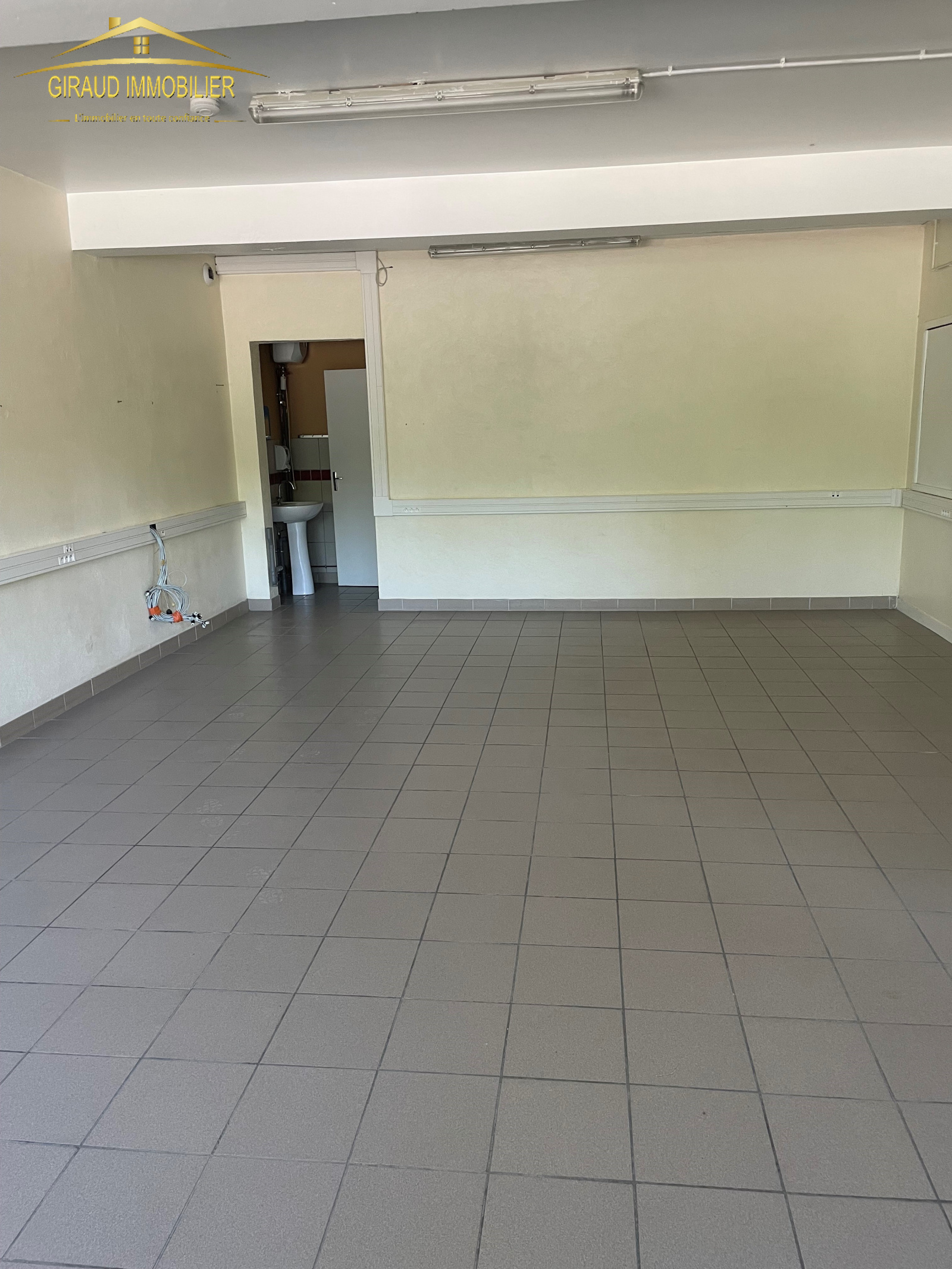 Image_4, Bureaux, Saint-Denis-de-Cabanne, ref :743B1