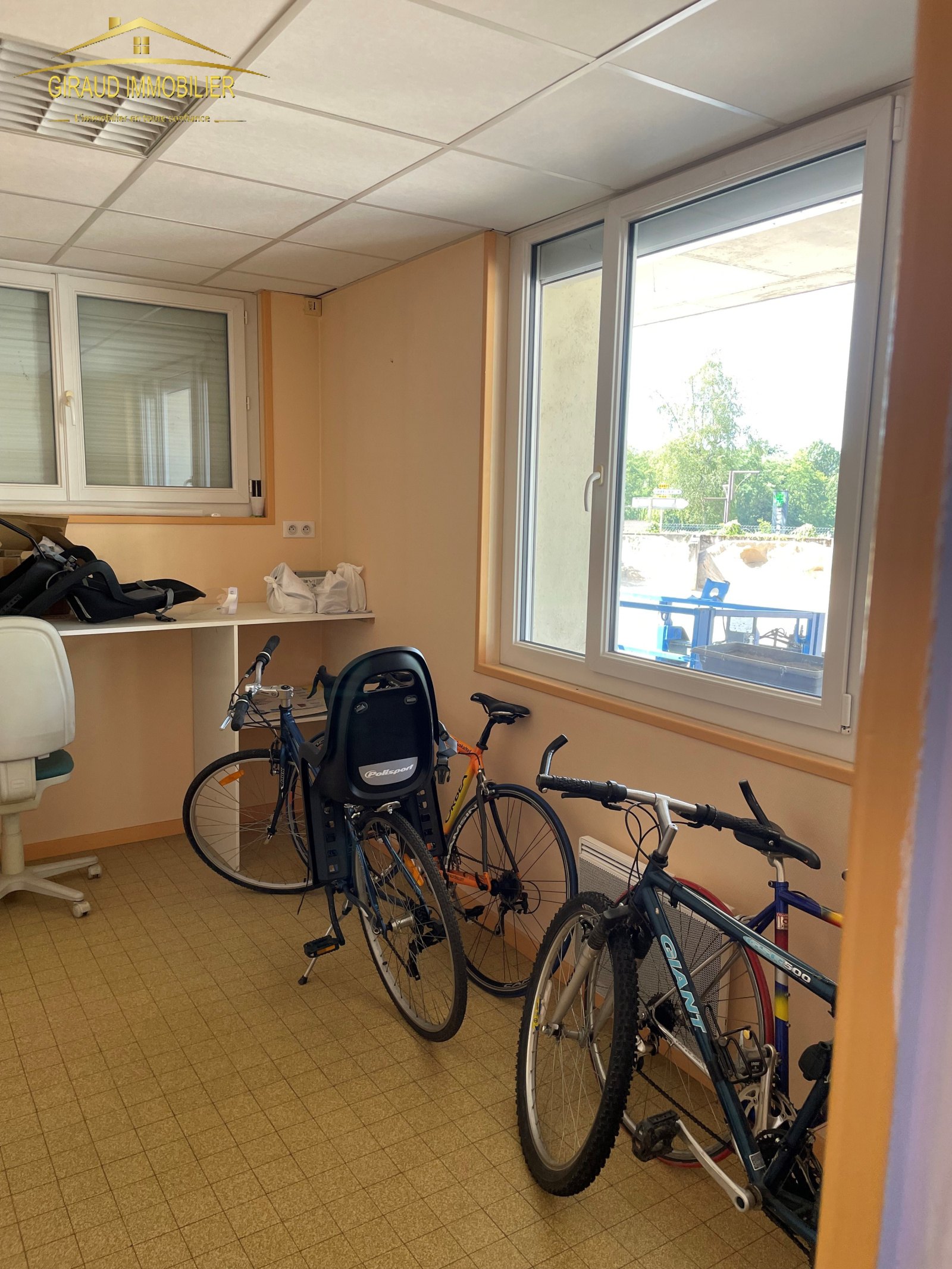 Image_7, Bureaux, Saint-Denis-de-Cabanne, ref :743B1