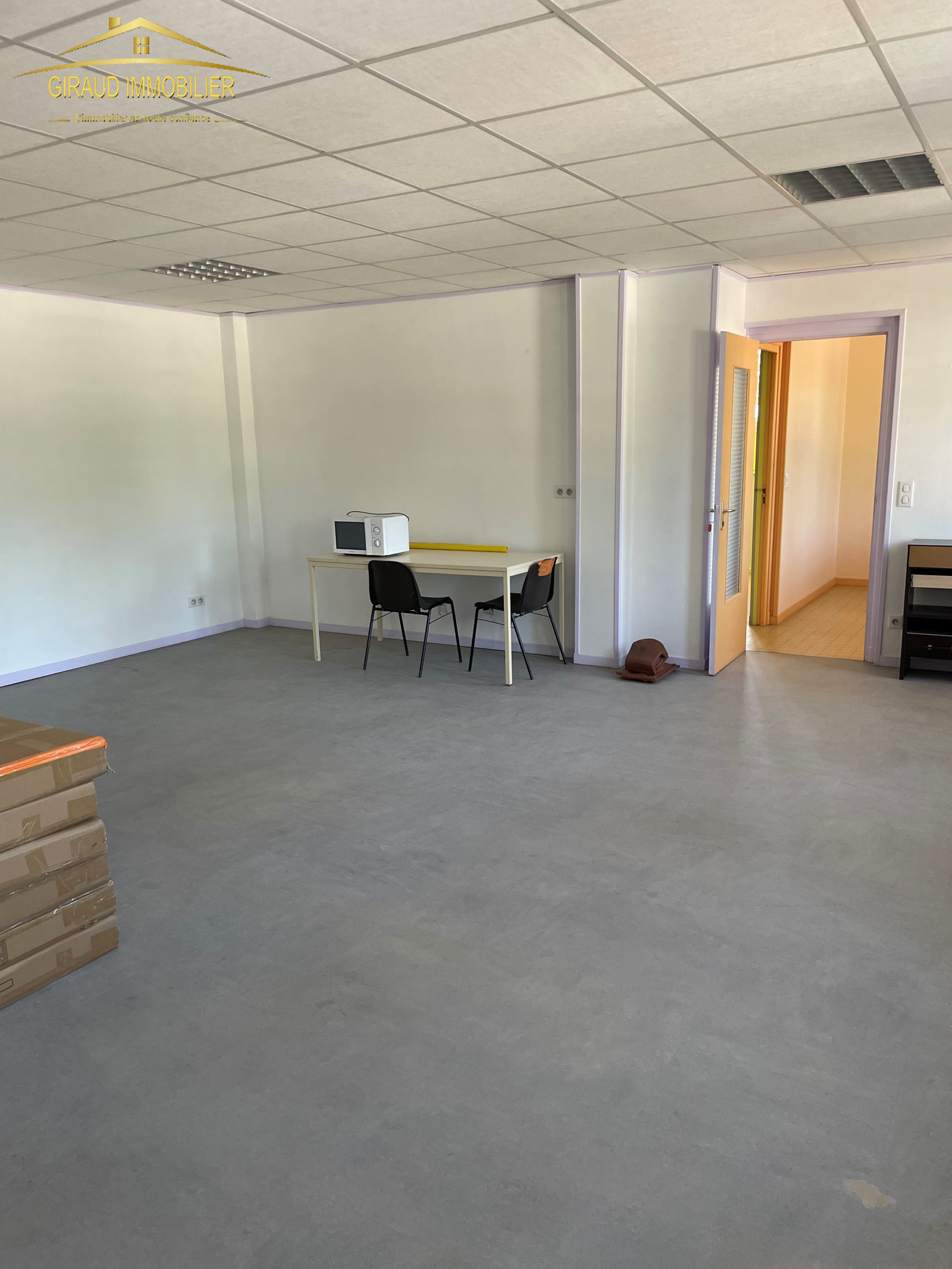 Image_6, Bureaux, Saint-Denis-de-Cabanne, ref :743B1