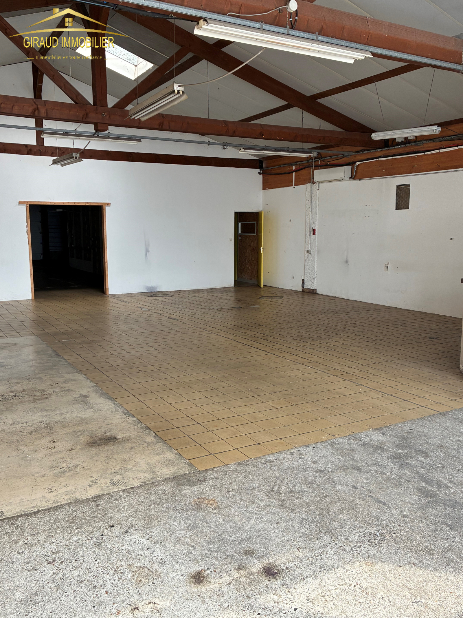 Image_2, Local d'activité, Charlieu, ref :824