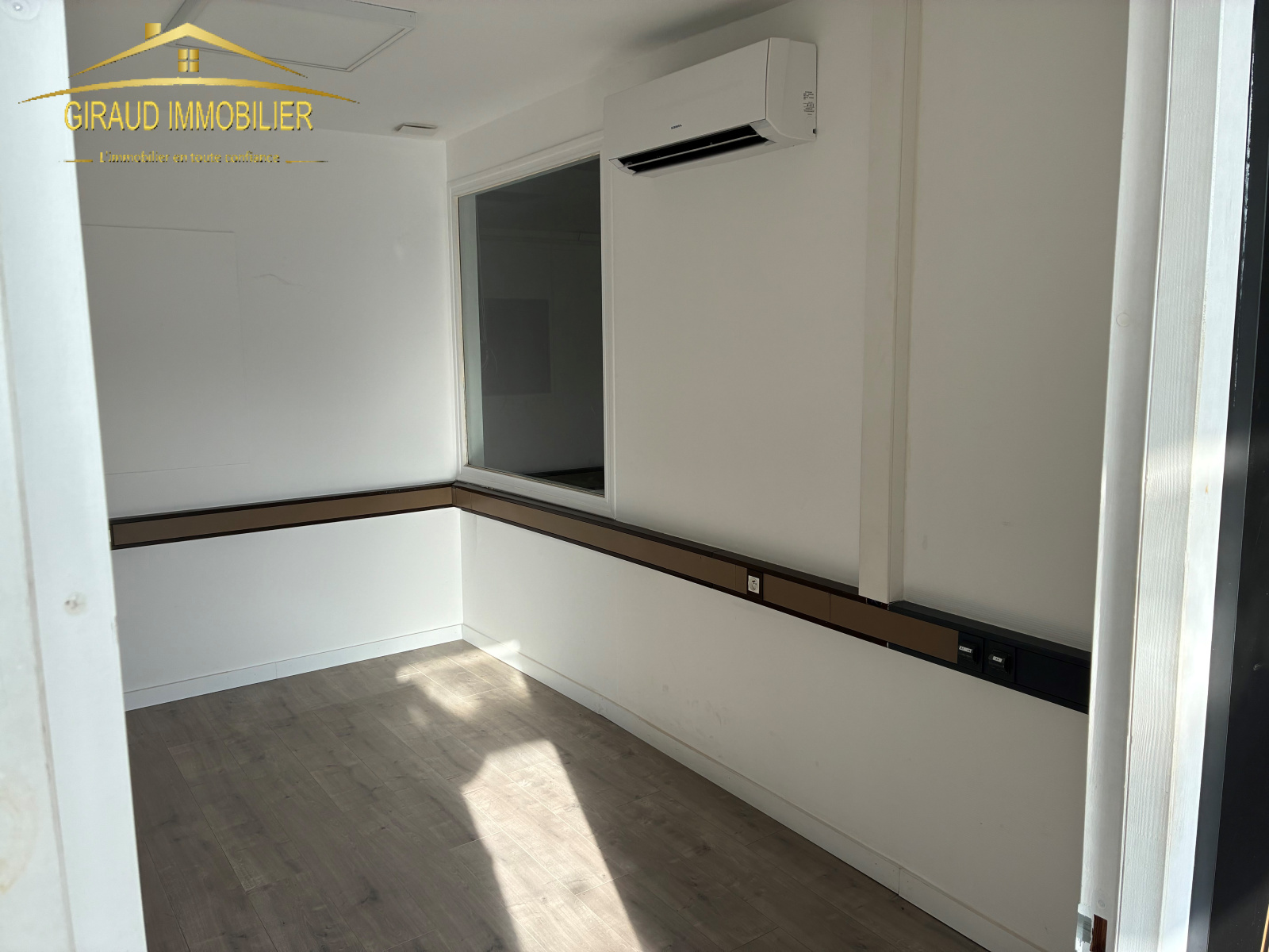 Image_3, Local d'activité, Charlieu, ref :907